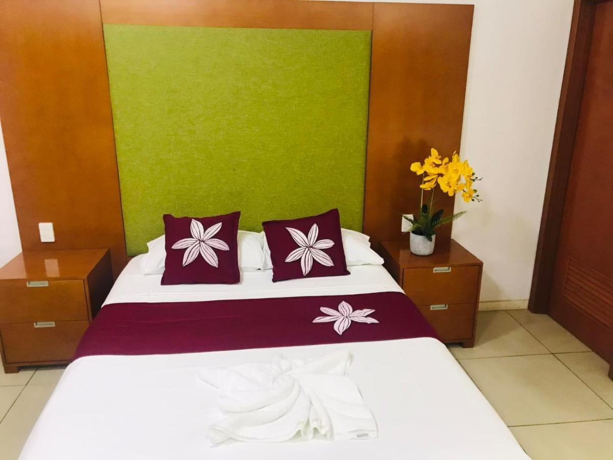 Alec'S Hotel 阿皮亚 外观 照片