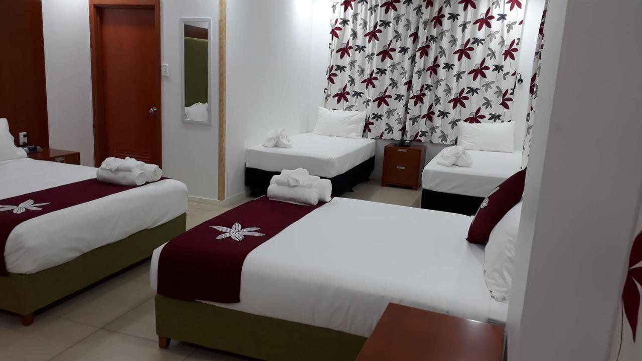 Alec'S Hotel 阿皮亚 外观 照片