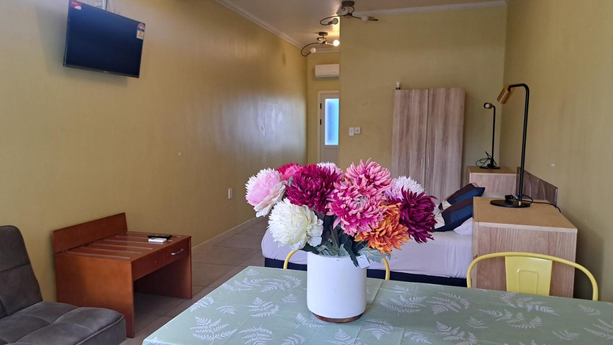 Alec'S Hotel 阿皮亚 外观 照片