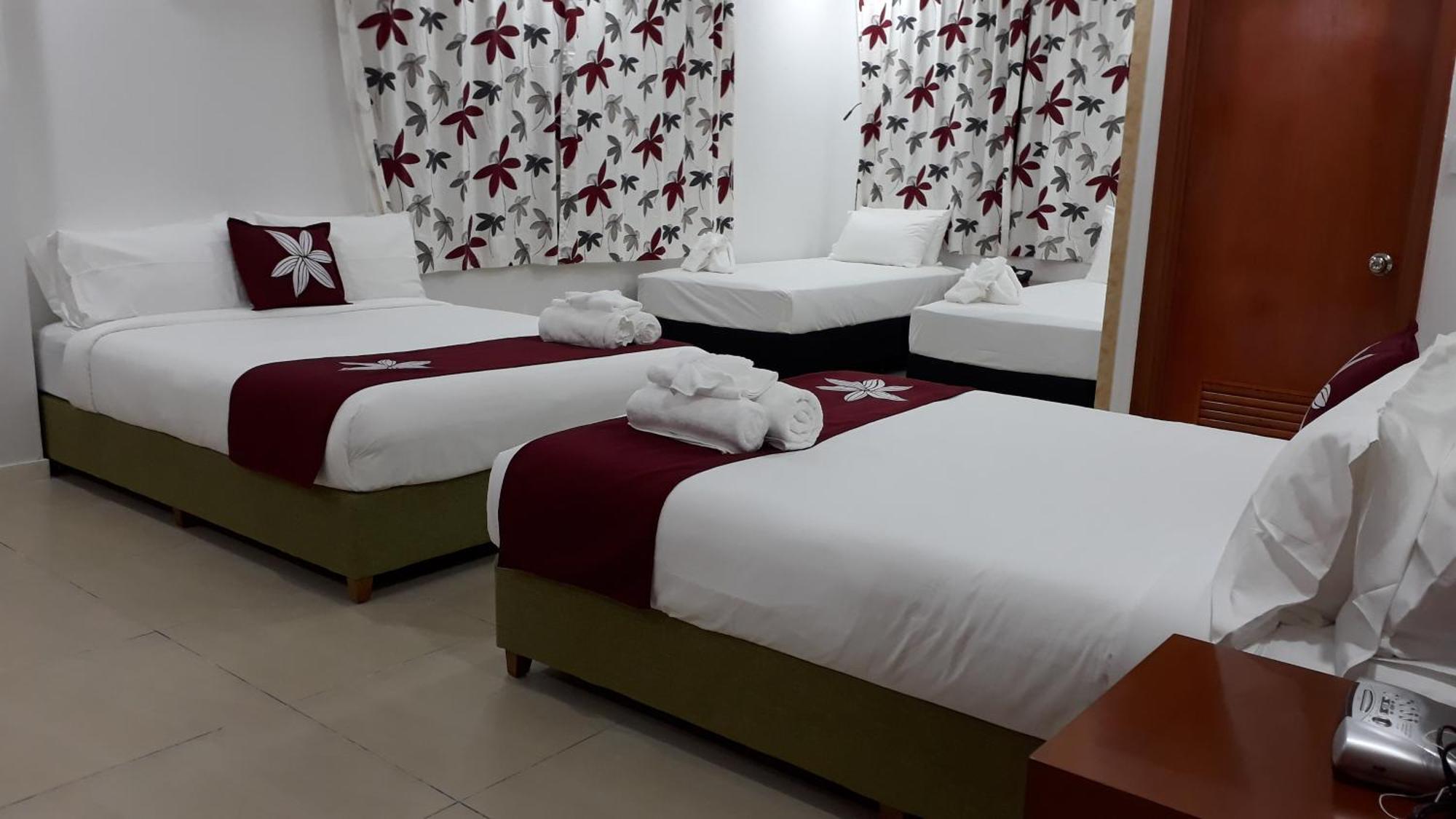 Alec'S Hotel 阿皮亚 外观 照片