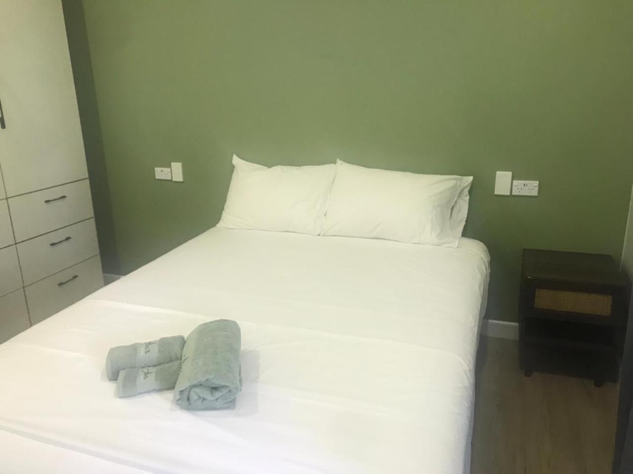Alec'S Hotel 阿皮亚 外观 照片