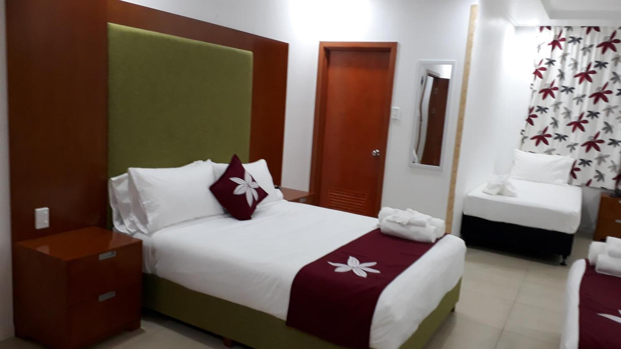 Alec'S Hotel 阿皮亚 外观 照片